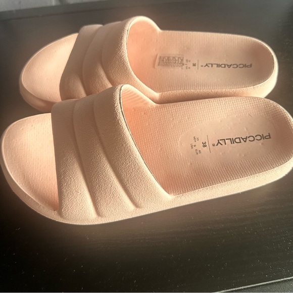 NEW Women's Pink Slides - Picture 1 of 4